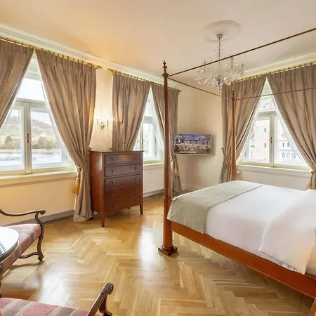 The Mozart מלון 5*