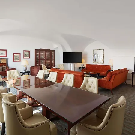 The Mozart מלון 5*